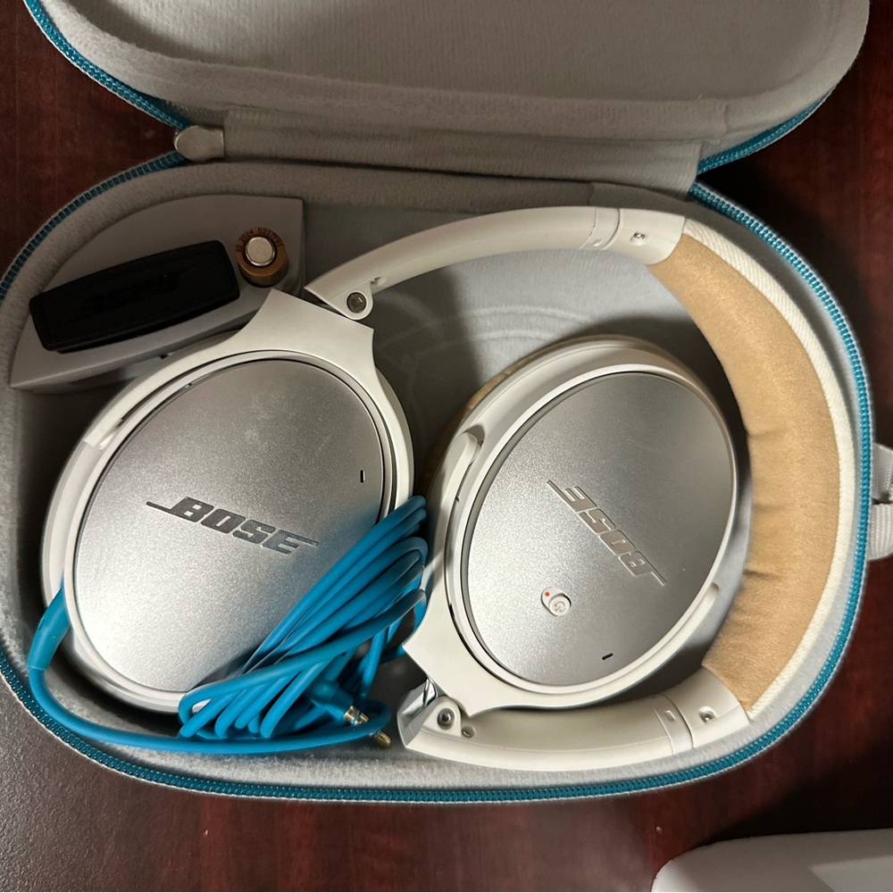 Bose Silver and White Headphones with Blue Cable and Case